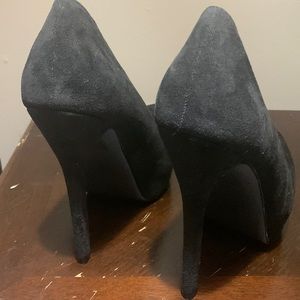 Black heels bought never wore size 7